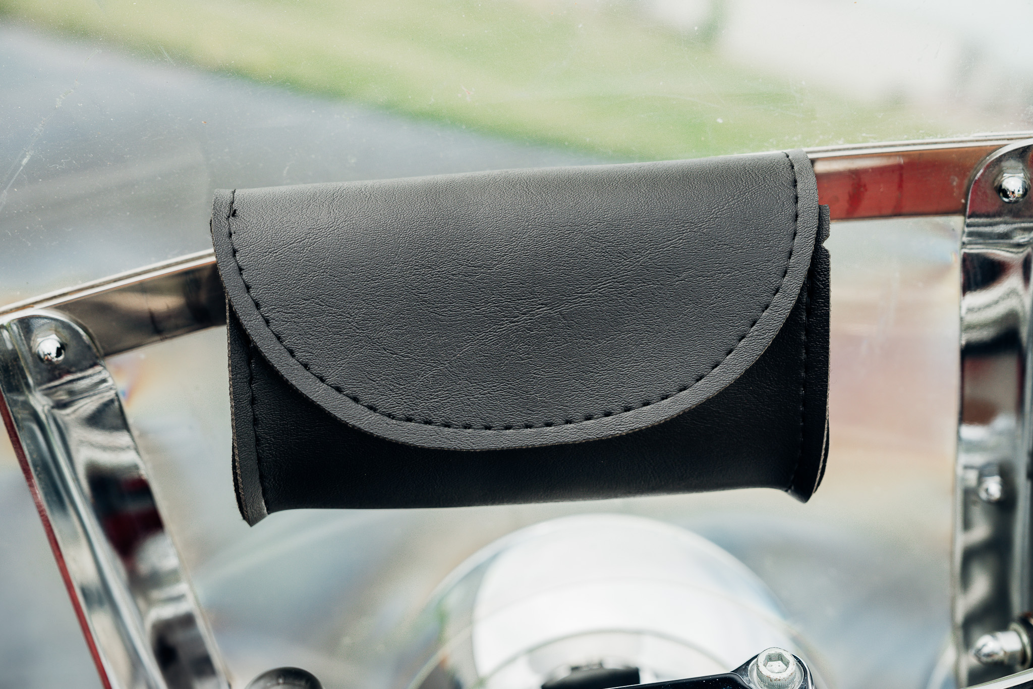Willie & Max Dual Purpose Windshield Bag / Handlebar Pouch - Image 2