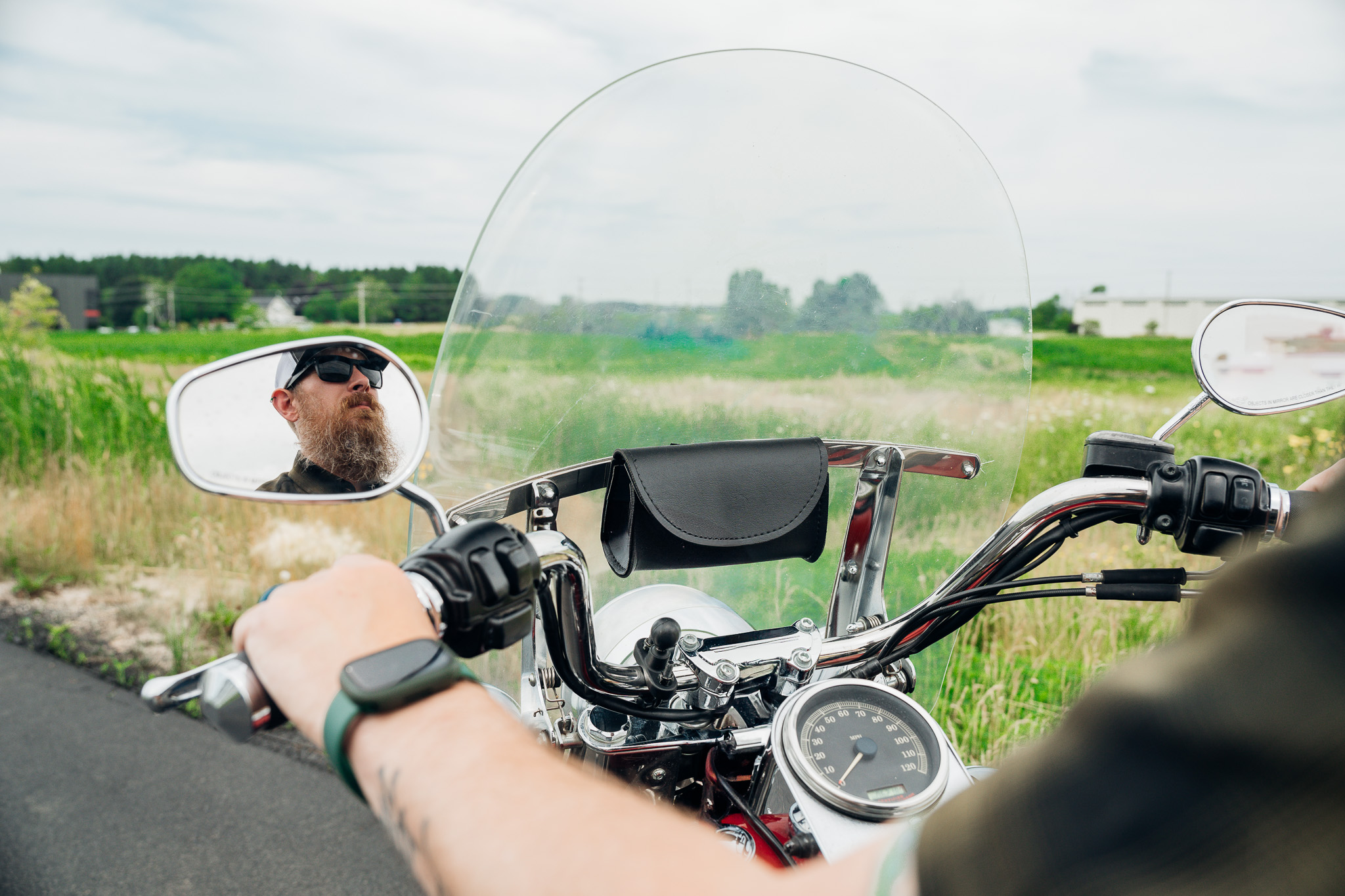 Willie & Max Dual Purpose Windshield Bag / Handlebar Pouch - Image 3