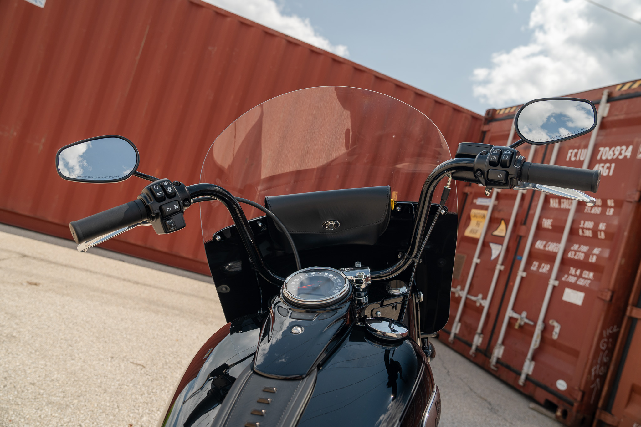 Willie & Max Revolution Series Windshield Bag - Image 2