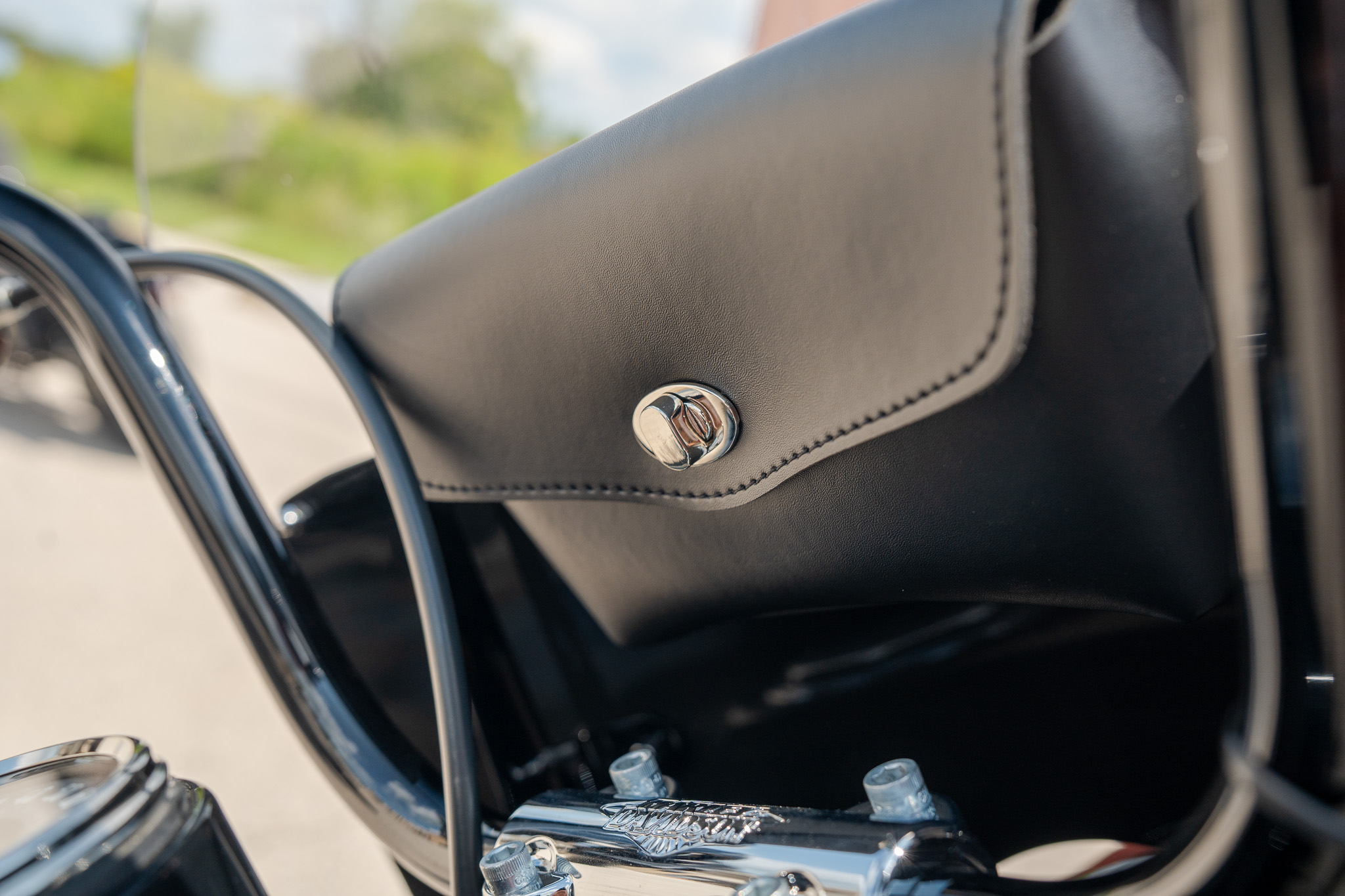 Willie & Max Revolution Series Windshield Bag - Image 3